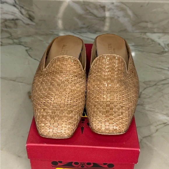 Womens Sesto Meucci Backless Woven Leather Slide Mules Tan Size 10 Gently Used - Picture 2 of 8